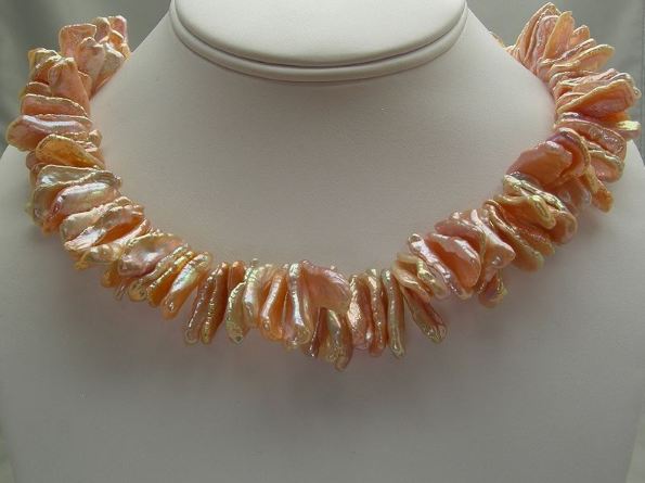 Necklace of flat Chinese freshwater Keshi pearls