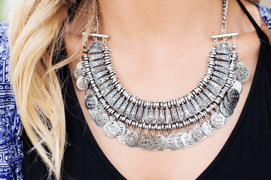 woman-necklace-jewelry-silver