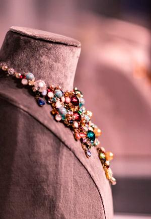 Picture of a statue wearing necklaces