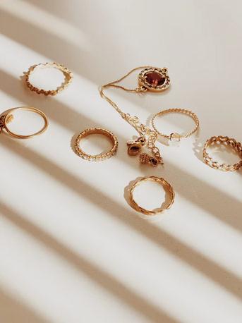 Picture of multiple jewelry items