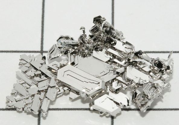 Crystals of pure platinum grown by gas-phase transport