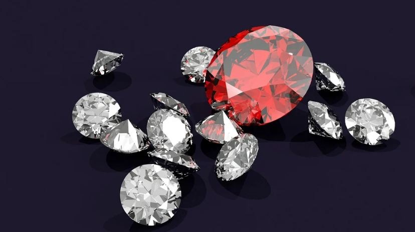 A big red diamond among small silver diamonds