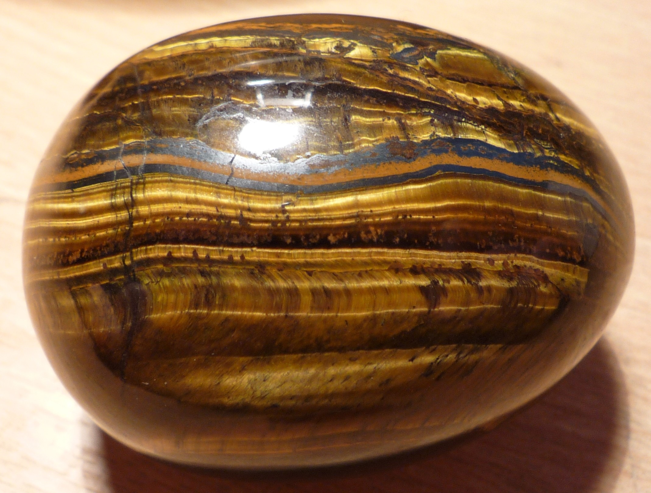 Oval shape tiger’s eye with iron stripes